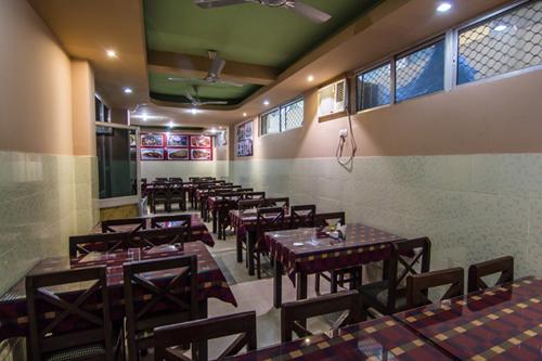 Pushpa Berries Hotel Puri Restaurant