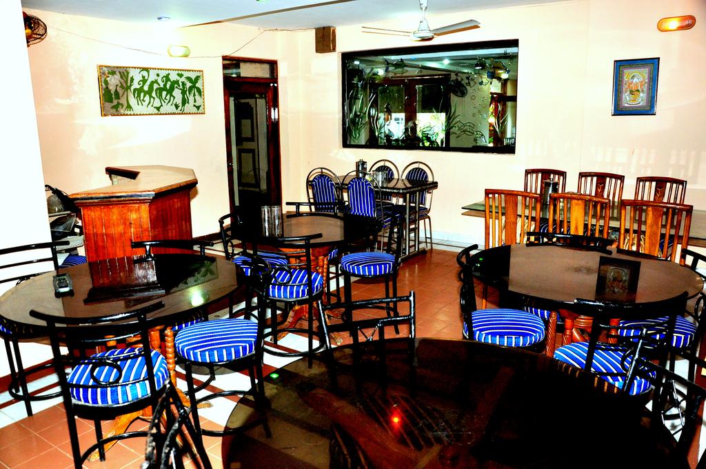 Ashray Hotel Puri Restaurant